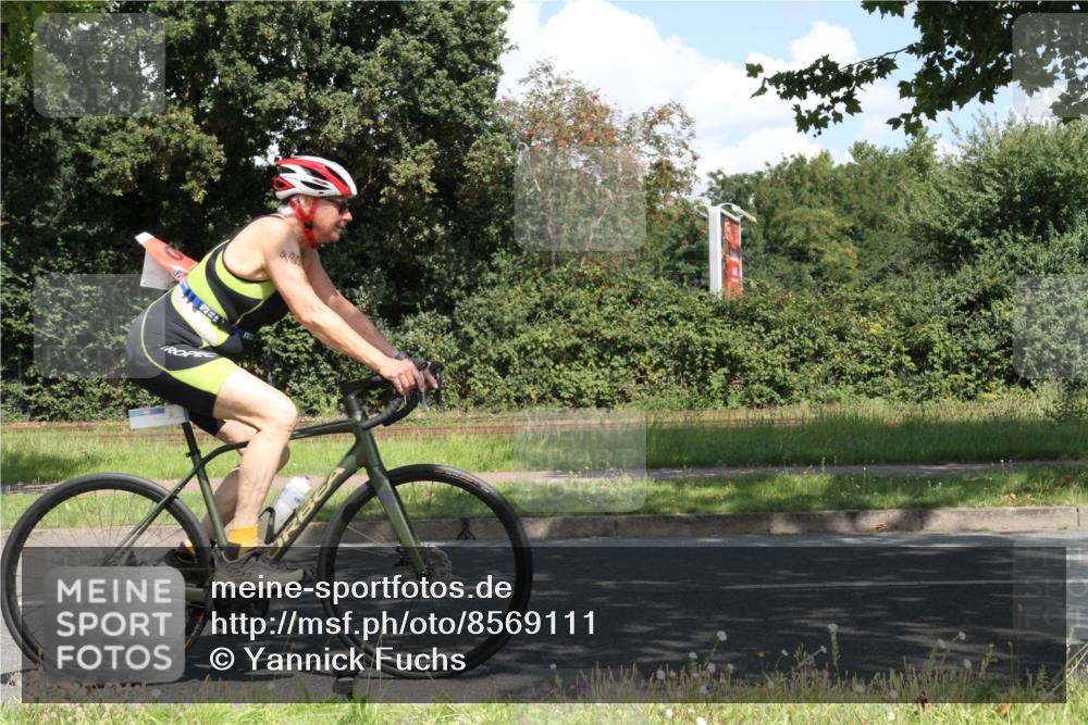 10.08.2025 - GEWOBA Citytriathlon Bremen Yannick Fuchs http://msf.ph/oto/8569111 10.08.2025 13:08:28 Radfahren 551, 552, 692, 702, 768, 824, 836, 855, 859, 968, 980 meine-sportfotos.de