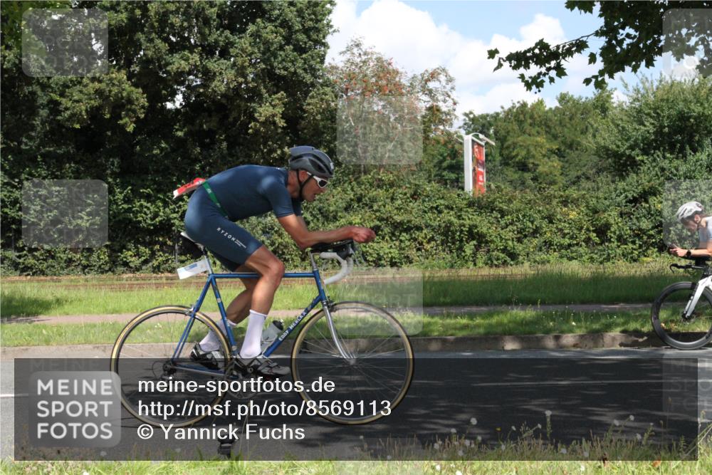 10.08.2025 - GEWOBA Citytriathlon Bremen Yannick Fuchs http://msf.ph/oto/8569113 10.08.2025 13:08:30 Radfahren 551, 552, 692, 702, 768, 824, 836, 855, 859, 968, 980 meine-sportfotos.de