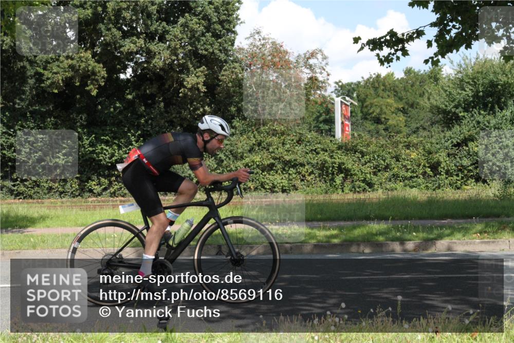 10.08.2025 - GEWOBA Citytriathlon Bremen Yannick Fuchs http://msf.ph/oto/8569116 10.08.2025 13:08:32 Radfahren 551, 552, 692, 702, 768, 824, 836, 855, 859, 968, 980 meine-sportfotos.de