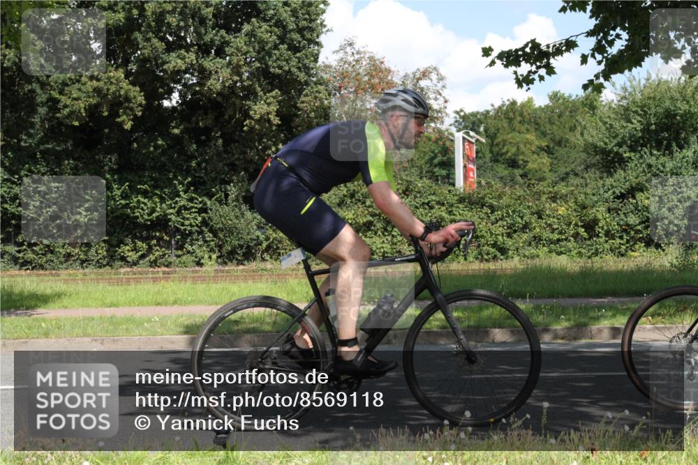 10.08.2025 - GEWOBA Citytriathlon Bremen Yannick Fuchs http://msf.ph/oto/8569118 10.08.2025 13:08:34 Radfahren 551, 552, 692, 702, 768, 824, 836, 855, 859, 968, 980, 1016 meine-sportfotos.de