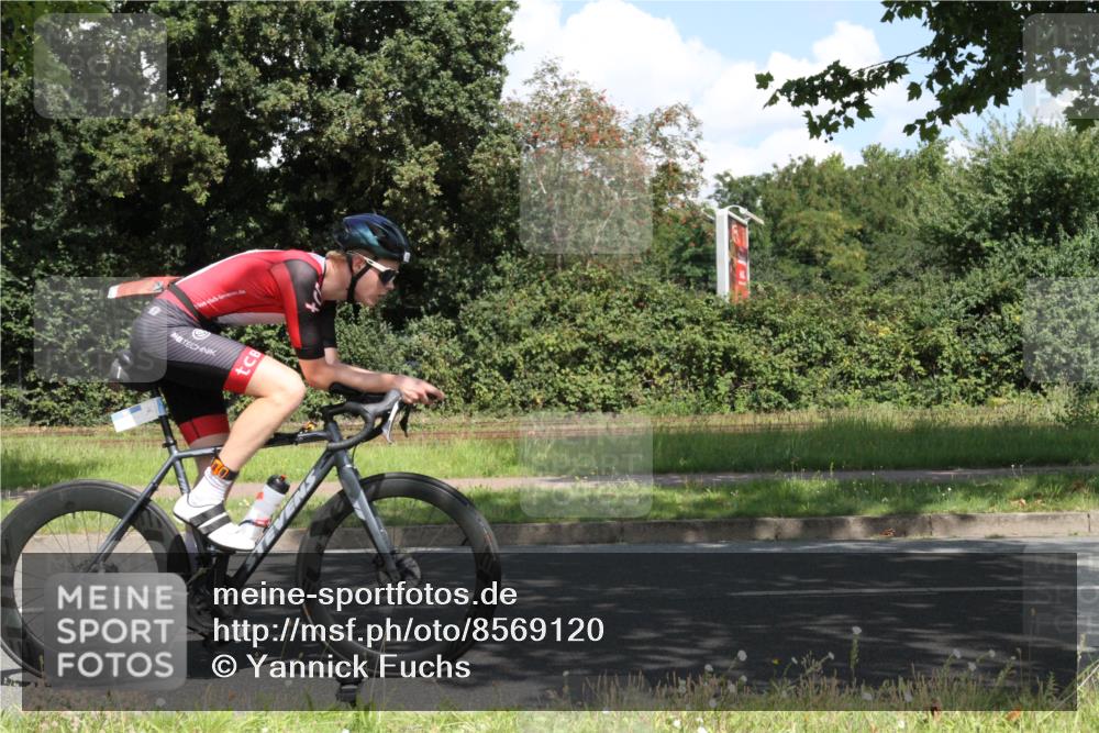 10.08.2025 - GEWOBA Citytriathlon Bremen Yannick Fuchs http://msf.ph/oto/8569120 10.08.2025 13:08:36 Radfahren 551, 552, 692, 702, 768, 824, 836, 855, 859, 968, 980, 1016 meine-sportfotos.de