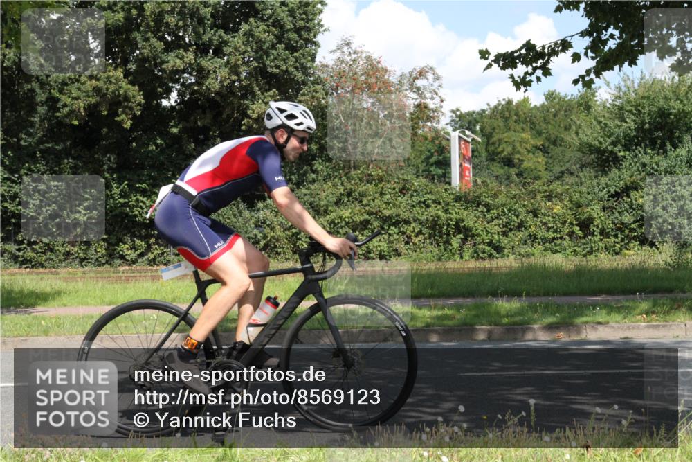 10.08.2025 - GEWOBA Citytriathlon Bremen Yannick Fuchs http://msf.ph/oto/8569123 10.08.2025 13:08:38 Radfahren 551, 552, 692, 702, 768, 824, 836, 855, 859, 912, 968, 980, 1016 meine-sportfotos.de