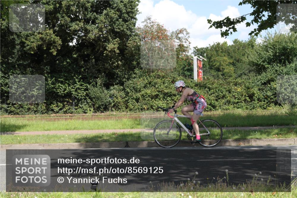 10.08.2025 - GEWOBA Citytriathlon Bremen Yannick Fuchs http://msf.ph/oto/8569125 10.08.2025 13:08:39 Radfahren 551, 552, 692, 702, 768, 824, 836, 855, 859, 912, 968, 1016 meine-sportfotos.de