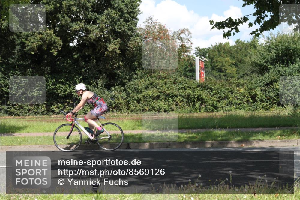 10.08.2025 - GEWOBA Citytriathlon Bremen Yannick Fuchs http://msf.ph/oto/8569126 10.08.2025 13:08:40 Radfahren 551, 552, 692, 702, 768, 824, 836, 855, 859, 912, 968, 1016 meine-sportfotos.de