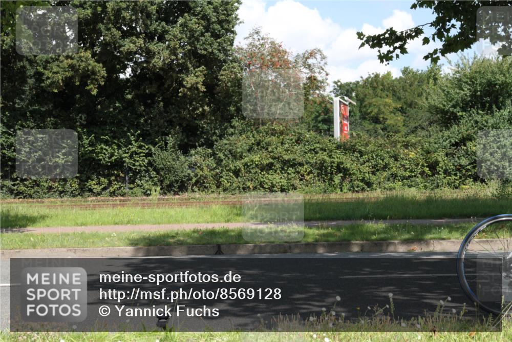 10.08.2025 - GEWOBA Citytriathlon Bremen Yannick Fuchs http://msf.ph/oto/8569128 10.08.2025 13:08:41 Radfahren 551, 552, 692, 702, 768, 824, 855, 859, 912, 968, 1016 meine-sportfotos.de