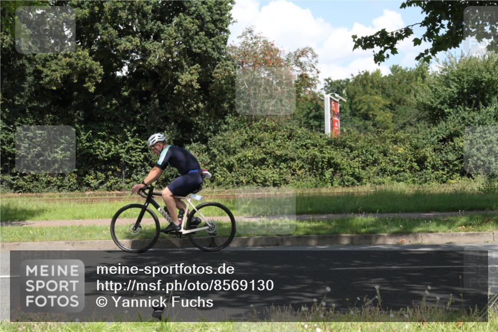 10.08.2025 - GEWOBA Citytriathlon Bremen Yannick Fuchs http://msf.ph/oto/8569130 10.08.2025 13:08:42 Radfahren 551, 552, 692, 702, 768, 824, 855, 859, 912, 968, 1016 meine-sportfotos.de