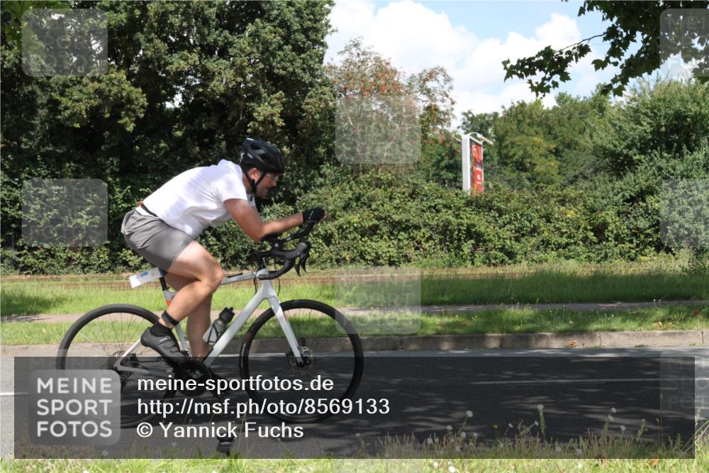 10.08.2025 - GEWOBA Citytriathlon Bremen Yannick Fuchs http://msf.ph/oto/8569133 10.08.2025 13:08:46 Radfahren 551, 552, 692, 702, 768, 824, 859, 912, 968, 1016 meine-sportfotos.de