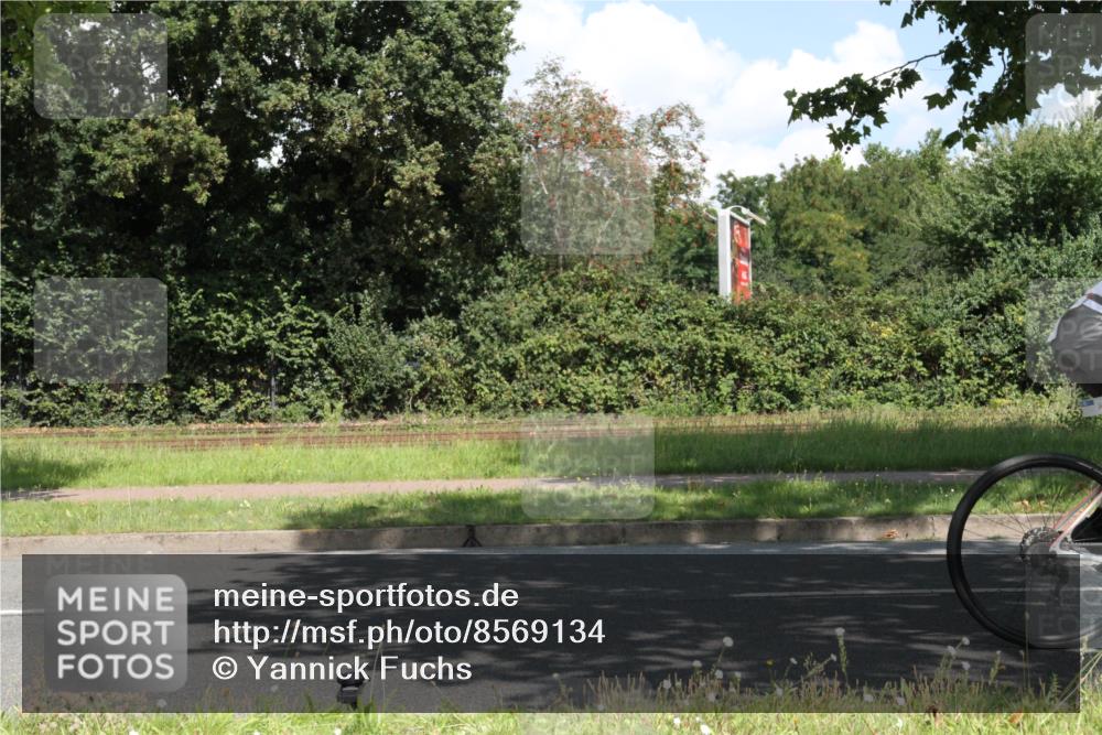 10.08.2025 - GEWOBA Citytriathlon Bremen Yannick Fuchs http://msf.ph/oto/8569134 10.08.2025 13:08:46 Radfahren 551, 552, 692, 702, 768, 824, 859, 912, 968, 1016 meine-sportfotos.de