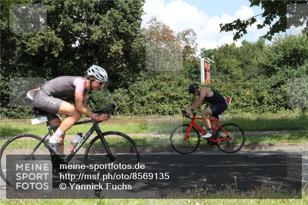 10.08.2025 - GEWOBA Citytriathlon Bremen Yannick Fuchs http://msf.ph/oto/8569135 10.08.2025 13:08:50 Radfahren 551, 692, 824, 912, 968, 1016 meine-sportfotos.de