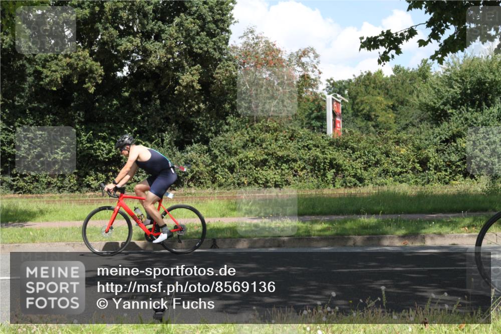 10.08.2025 - GEWOBA Citytriathlon Bremen Yannick Fuchs http://msf.ph/oto/8569136 10.08.2025 13:08:50 Radfahren 551, 692, 824, 912, 968, 1016 meine-sportfotos.de