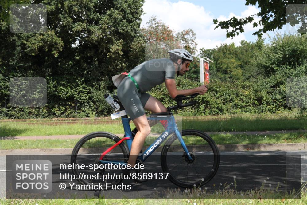 10.08.2025 - GEWOBA Citytriathlon Bremen Yannick Fuchs http://msf.ph/oto/8569137 10.08.2025 13:09:05 Radfahren 735, 822, 973 meine-sportfotos.de