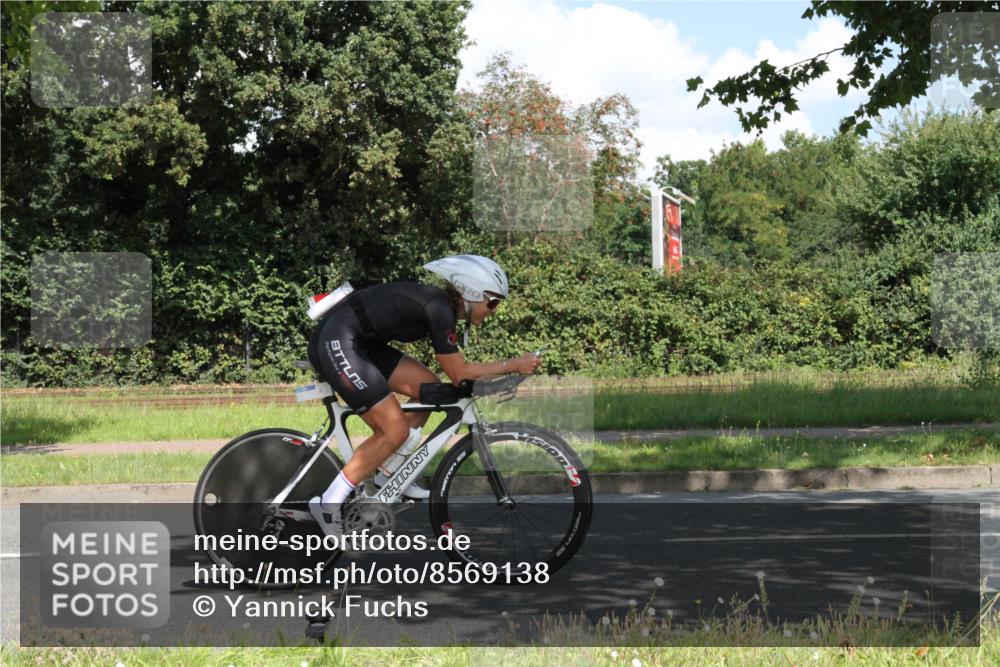 10.08.2025 - GEWOBA Citytriathlon Bremen Yannick Fuchs http://msf.ph/oto/8569138 10.08.2025 13:09:12 Radfahren 735, 822, 973, 977, 1006 meine-sportfotos.de