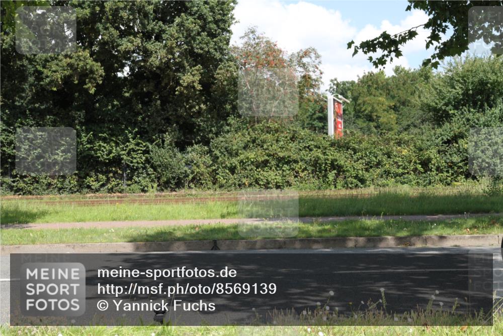 10.08.2025 - GEWOBA Citytriathlon Bremen Yannick Fuchs http://msf.ph/oto/8569139 10.08.2025 13:09:12 Radfahren 735, 822, 973, 977, 1006 meine-sportfotos.de