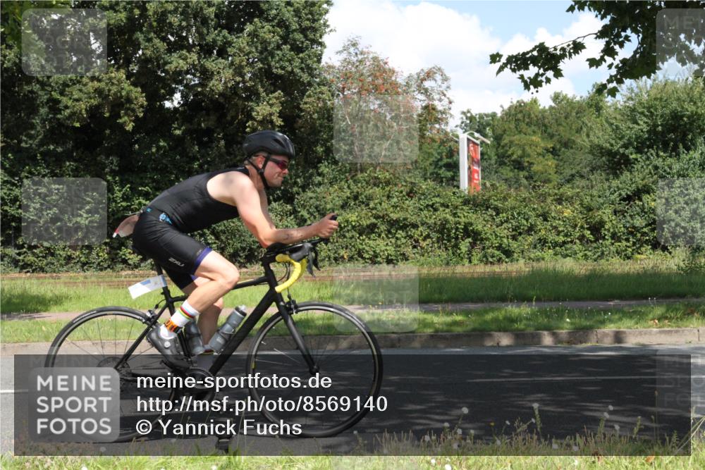 10.08.2025 - GEWOBA Citytriathlon Bremen Yannick Fuchs http://msf.ph/oto/8569140 10.08.2025 13:09:13 Radfahren 735, 822, 973, 977, 1006 meine-sportfotos.de