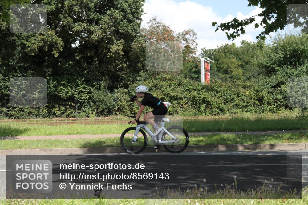 10.08.2025 - GEWOBA Citytriathlon Bremen Yannick Fuchs http://msf.ph/oto/8569143 10.08.2025 13:09:19 Radfahren 735, 973, 977, 1006 meine-sportfotos.de