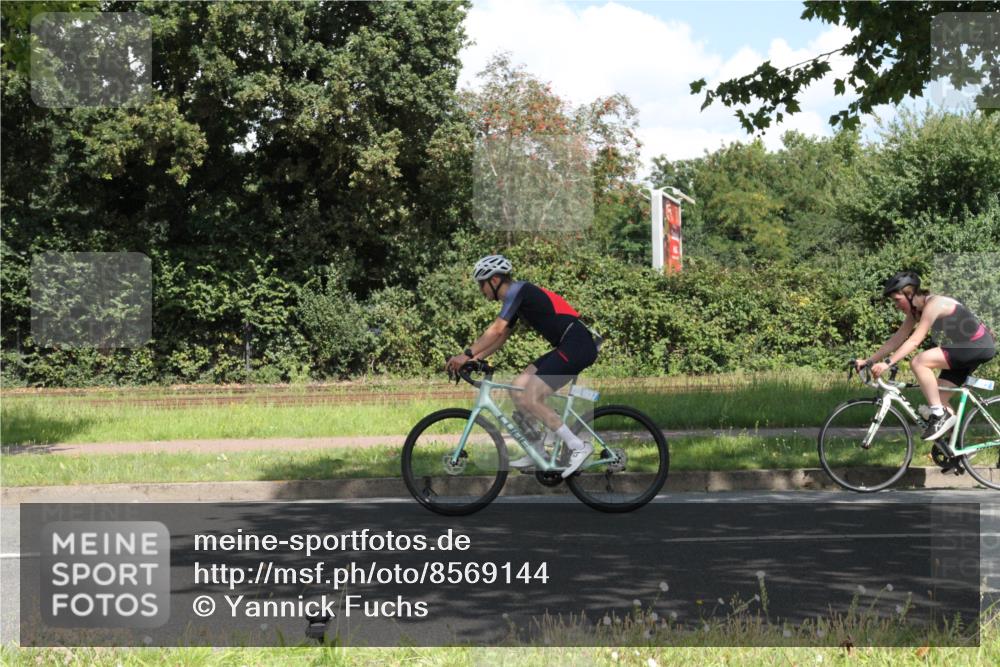 10.08.2025 - GEWOBA Citytriathlon Bremen Yannick Fuchs http://msf.ph/oto/8569144 10.08.2025 13:09:19 Radfahren 735, 973, 977, 1006 meine-sportfotos.de