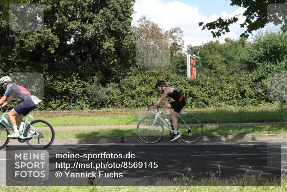 10.08.2025 - GEWOBA Citytriathlon Bremen Yannick Fuchs http://msf.ph/oto/8569145 10.08.2025 13:09:20 Radfahren 735, 973, 977, 1006 meine-sportfotos.de