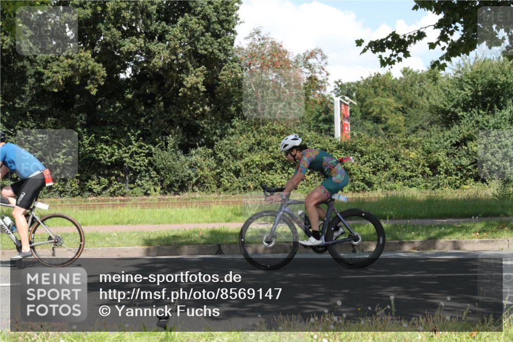 10.08.2025 - GEWOBA Citytriathlon Bremen Yannick Fuchs http://msf.ph/oto/8569147 10.08.2025 13:09:21 Radfahren 735, 973, 977, 1006 meine-sportfotos.de