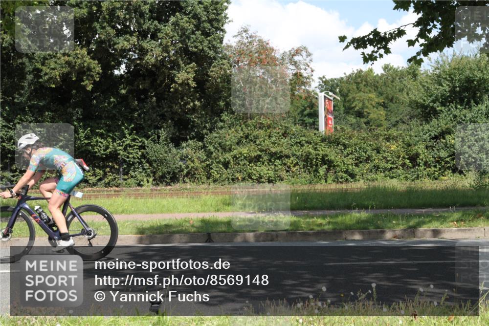 10.08.2025 - GEWOBA Citytriathlon Bremen Yannick Fuchs http://msf.ph/oto/8569148 10.08.2025 13:09:21 Radfahren 735, 973, 977, 1006 meine-sportfotos.de