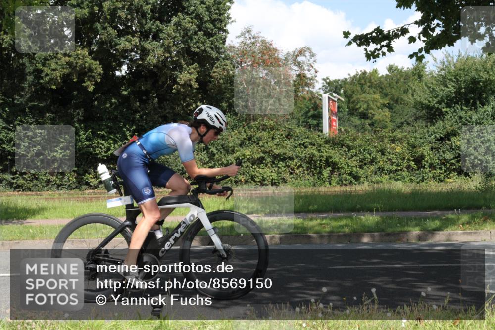 10.08.2025 - GEWOBA Citytriathlon Bremen Yannick Fuchs http://msf.ph/oto/8569150 10.08.2025 13:09:23 Radfahren 735, 973, 977, 1006 meine-sportfotos.de