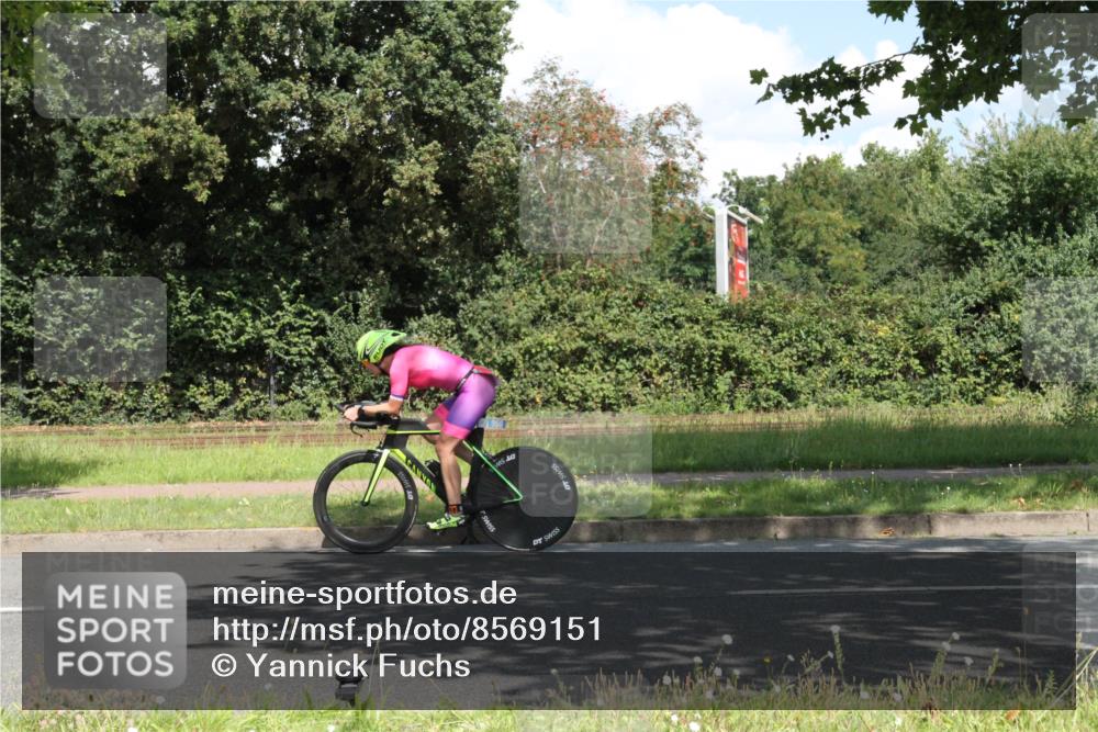 10.08.2025 - GEWOBA Citytriathlon Bremen Yannick Fuchs http://msf.ph/oto/8569151 10.08.2025 13:09:37 Radfahren 681, 770, 942 meine-sportfotos.de