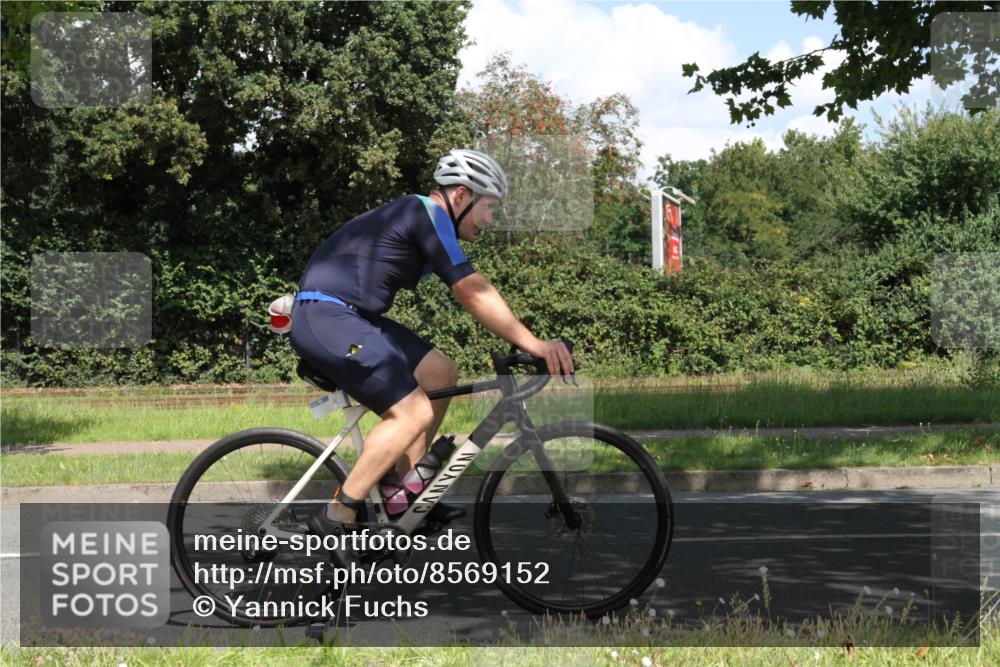 10.08.2025 - GEWOBA Citytriathlon Bremen Yannick Fuchs http://msf.ph/oto/8569152 10.08.2025 13:09:40 Radfahren 681, 770, 942 meine-sportfotos.de