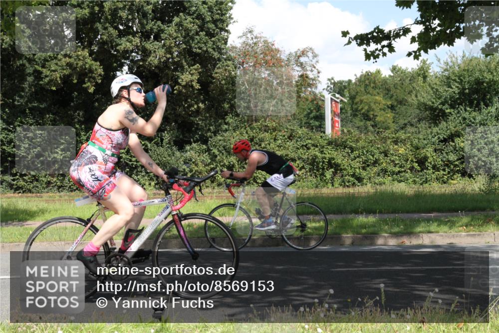 10.08.2025 - GEWOBA Citytriathlon Bremen Yannick Fuchs http://msf.ph/oto/8569153 10.08.2025 13:09:43 Radfahren 681, 770, 942 meine-sportfotos.de