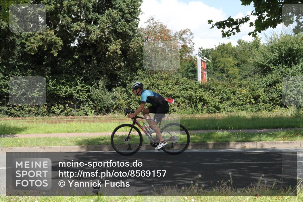 10.08.2025 - GEWOBA Citytriathlon Bremen Yannick Fuchs http://msf.ph/oto/8569157 10.08.2025 13:09:47 Radfahren 681, 770, 942 meine-sportfotos.de
