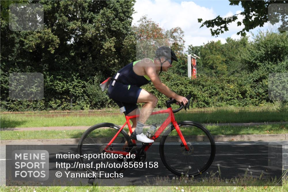 10.08.2025 - GEWOBA Citytriathlon Bremen Yannick Fuchs http://msf.ph/oto/8569158 10.08.2025 13:09:50 Radfahren 681, 770, 942 meine-sportfotos.de