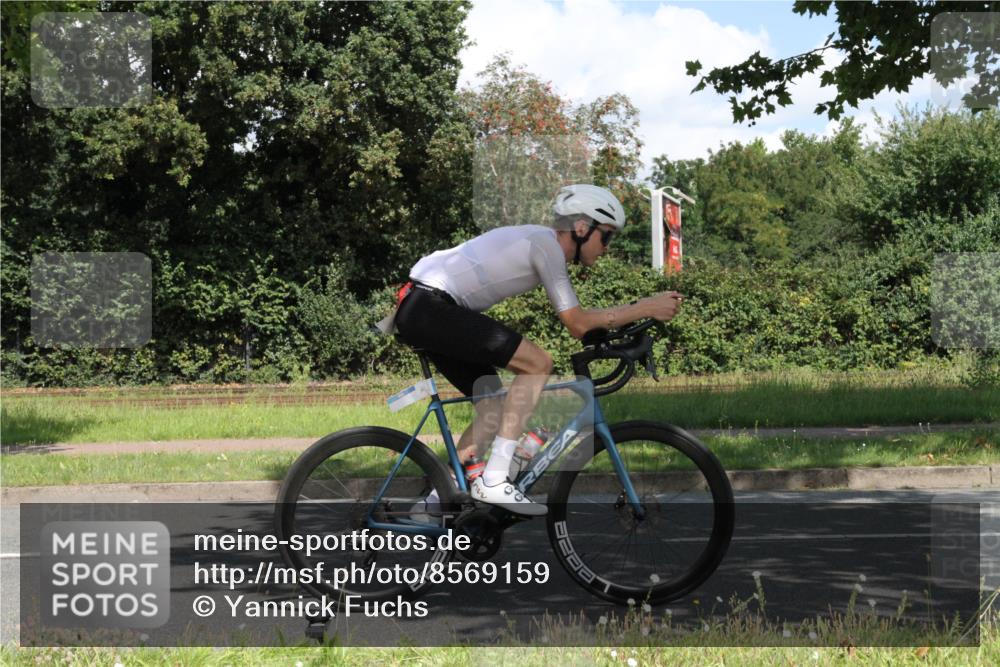 10.08.2025 - GEWOBA Citytriathlon Bremen Yannick Fuchs http://msf.ph/oto/8569159 10.08.2025 13:10:07 Radfahren 642, 763, 776, 919, 922, 947, 1037 meine-sportfotos.de