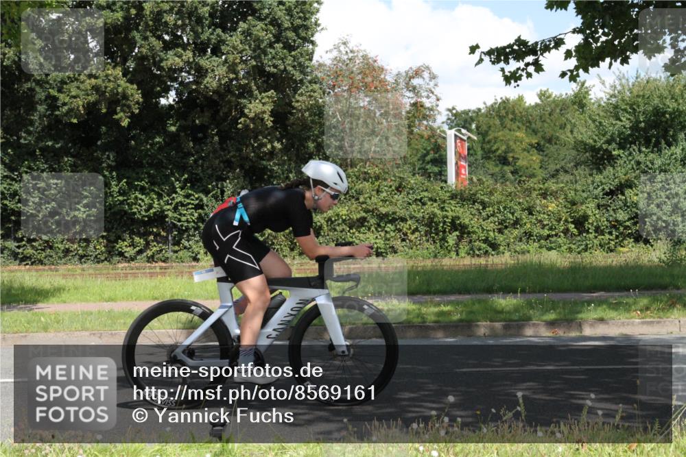 10.08.2025 - GEWOBA Citytriathlon Bremen Yannick Fuchs http://msf.ph/oto/8569161 10.08.2025 13:10:12 Radfahren 642, 763, 776, 919, 922, 947, 1037 meine-sportfotos.de