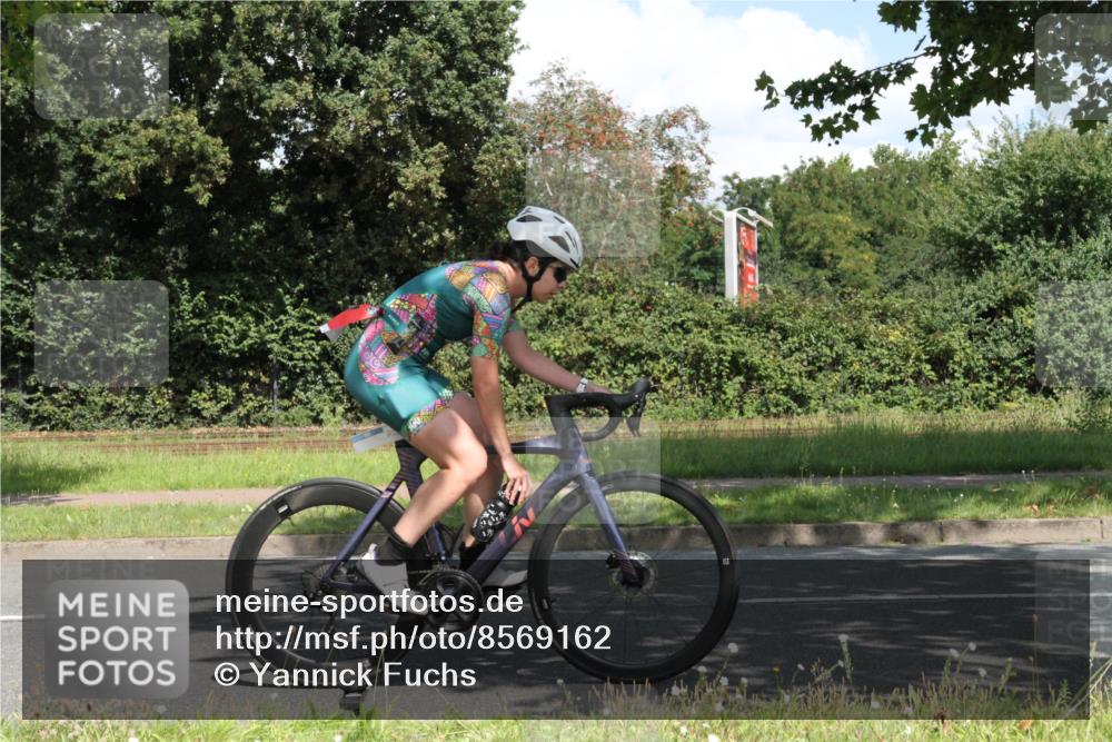10.08.2025 - GEWOBA Citytriathlon Bremen Yannick Fuchs http://msf.ph/oto/8569162 10.08.2025 13:10:15 Radfahren 642, 752, 763, 776, 919, 922, 947, 1037 meine-sportfotos.de