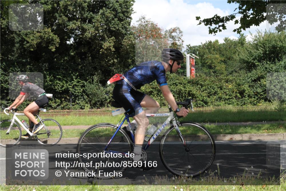 10.08.2025 - GEWOBA Citytriathlon Bremen Yannick Fuchs http://msf.ph/oto/8569166 10.08.2025 13:10:28 Radfahren 722, 752, 763, 776, 833, 834, 872, 891, 922, 956 meine-sportfotos.de