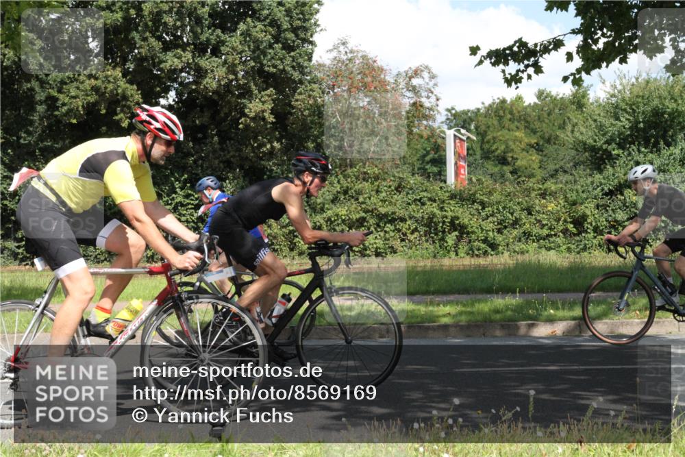 10.08.2025 - GEWOBA Citytriathlon Bremen Yannick Fuchs http://msf.ph/oto/8569169 10.08.2025 13:10:39 Radfahren 722, 752, 833, 834, 858, 872, 891, 935, 956, 1031 meine-sportfotos.de
