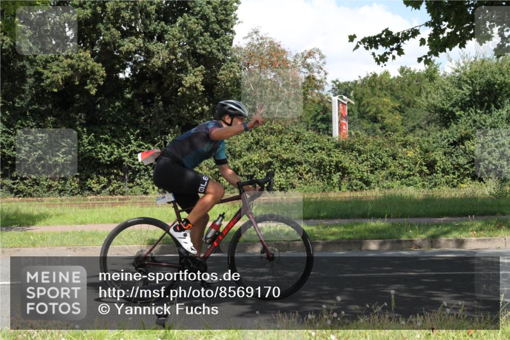 10.08.2025 - GEWOBA Citytriathlon Bremen Yannick Fuchs http://msf.ph/oto/8569170 10.08.2025 13:10:40 Radfahren 722, 833, 834, 858, 872, 891, 935, 956, 1031 meine-sportfotos.de