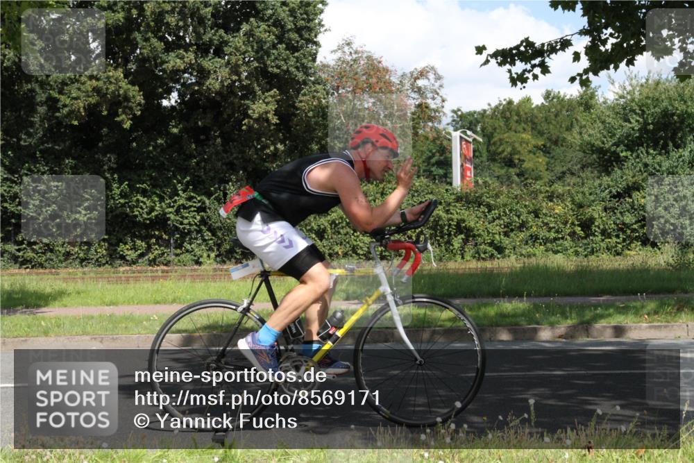 10.08.2025 - GEWOBA Citytriathlon Bremen Yannick Fuchs http://msf.ph/oto/8569171 10.08.2025 13:10:41 Radfahren 722, 833, 834, 858, 872, 891, 935, 956, 1031 meine-sportfotos.de