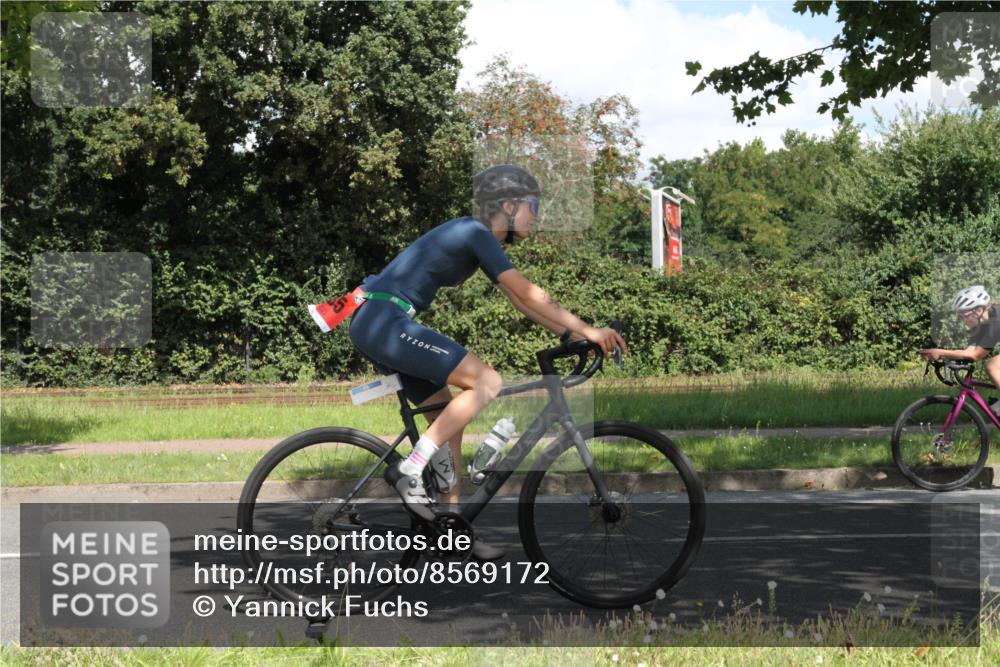 10.08.2025 - GEWOBA Citytriathlon Bremen Yannick Fuchs http://msf.ph/oto/8569172 10.08.2025 13:10:51 Radfahren 722, 834, 858, 872, 891, 935, 1031 meine-sportfotos.de