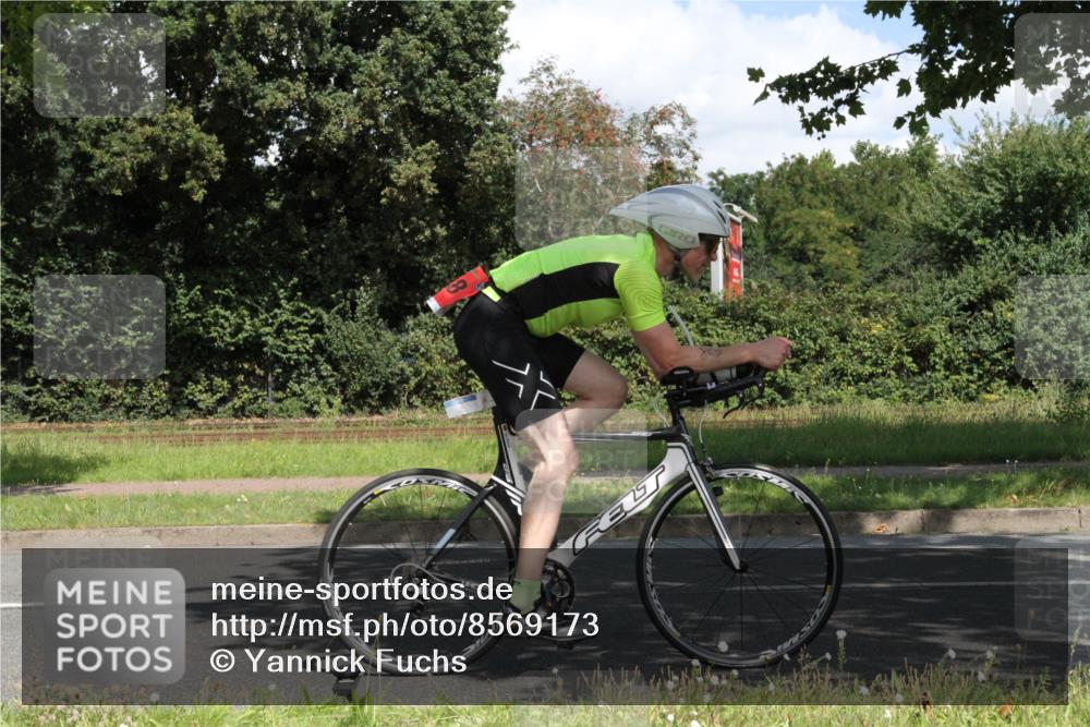 10.08.2025 - GEWOBA Citytriathlon Bremen Yannick Fuchs http://msf.ph/oto/8569173 10.08.2025 13:10:52 Radfahren 834, 858, 935, 1031 meine-sportfotos.de