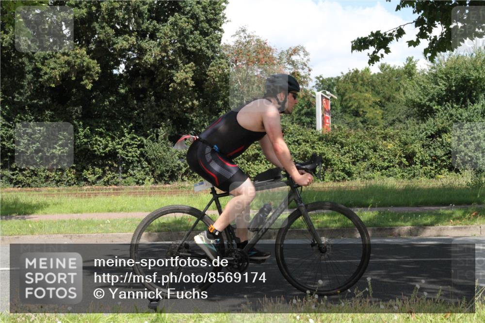 10.08.2025 - GEWOBA Citytriathlon Bremen Yannick Fuchs http://msf.ph/oto/8569174 10.08.2025 13:11:08 Radfahren 593, 738, 759 meine-sportfotos.de