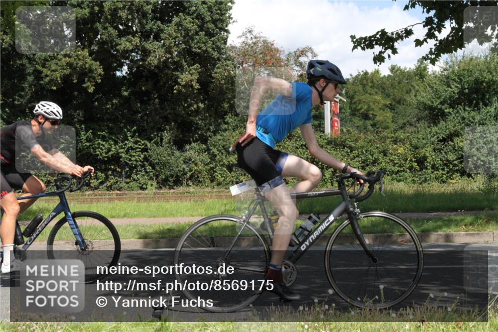 10.08.2025 - GEWOBA Citytriathlon Bremen Yannick Fuchs http://msf.ph/oto/8569175 10.08.2025 13:11:16 Radfahren 593, 664, 686, 688, 708, 738, 759 meine-sportfotos.de