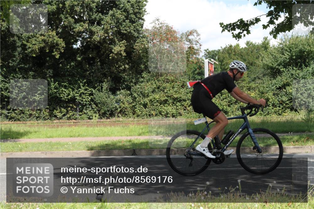10.08.2025 - GEWOBA Citytriathlon Bremen Yannick Fuchs http://msf.ph/oto/8569176 10.08.2025 13:11:17 Radfahren 593, 664, 686, 688, 708, 738, 759, 915 meine-sportfotos.de