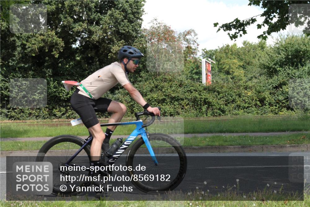 10.08.2025 - GEWOBA Citytriathlon Bremen Yannick Fuchs http://msf.ph/oto/8569182 10.08.2025 13:11:22 Radfahren 593, 604, 664, 686, 688, 708, 759, 915 meine-sportfotos.de