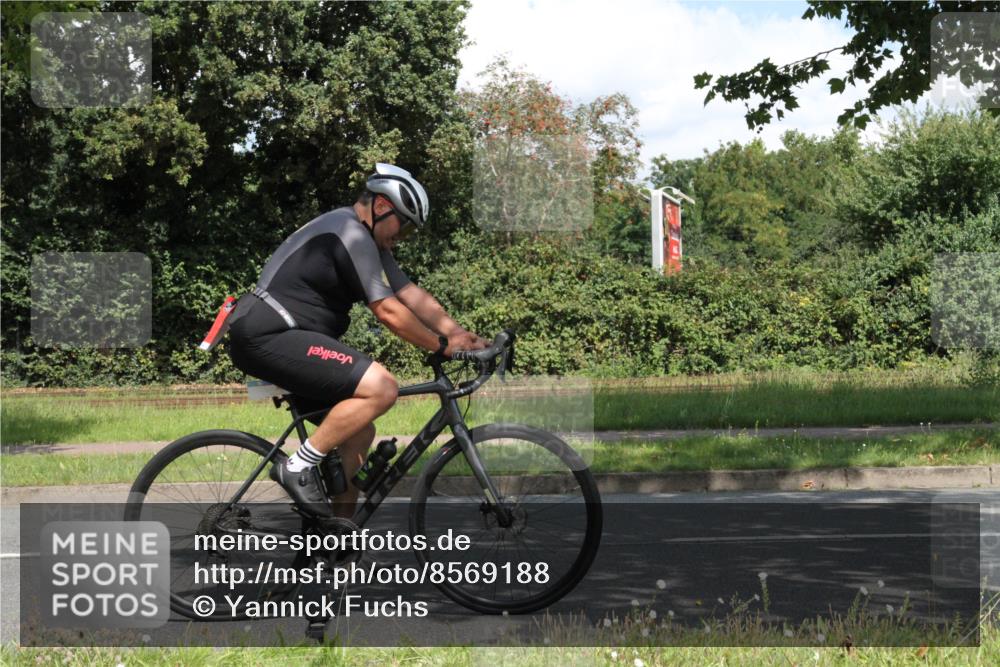 10.08.2025 - GEWOBA Citytriathlon Bremen Yannick Fuchs http://msf.ph/oto/8569188 10.08.2025 13:11:28 Radfahren 604, 664, 667, 686, 688, 708, 894, 915 meine-sportfotos.de