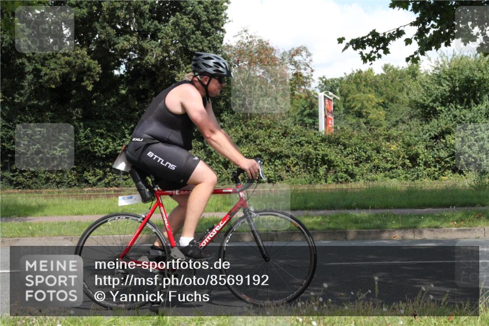 10.08.2025 - GEWOBA Citytriathlon Bremen Yannick Fuchs http://msf.ph/oto/8569192 10.08.2025 13:11:30 Radfahren 604, 664, 667, 686, 688, 708, 894, 915, 937 meine-sportfotos.de