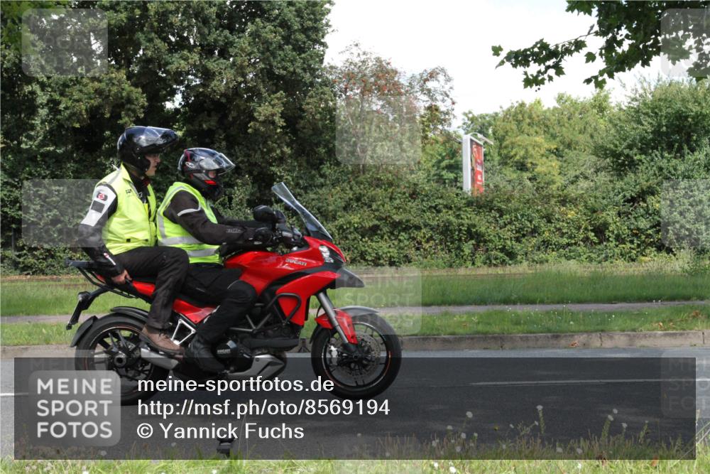 10.08.2025 - GEWOBA Citytriathlon Bremen Yannick Fuchs http://msf.ph/oto/8569194 10.08.2025 13:11:32 Radfahren 604, 664, 667, 686, 688, 708, 894, 915, 937 meine-sportfotos.de