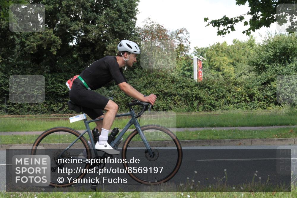 10.08.2025 - GEWOBA Citytriathlon Bremen Yannick Fuchs http://msf.ph/oto/8569197 10.08.2025 13:11:38 Radfahren 604, 664, 667, 688, 894, 915, 933, 937, 966, 1017, 1032 meine-sportfotos.de
