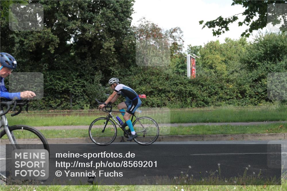 10.08.2025 - GEWOBA Citytriathlon Bremen Yannick Fuchs http://msf.ph/oto/8569201 10.08.2025 13:11:43 Radfahren 604, 635, 667, 750, 894, 933, 937, 966, 1017, 1032 meine-sportfotos.de