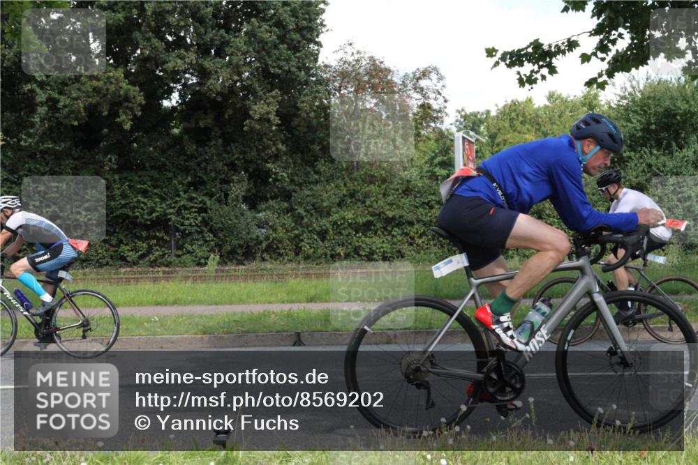 10.08.2025 - GEWOBA Citytriathlon Bremen Yannick Fuchs http://msf.ph/oto/8569202 10.08.2025 13:11:43 Radfahren 604, 635, 667, 750, 894, 933, 937, 966, 1017, 1032 meine-sportfotos.de