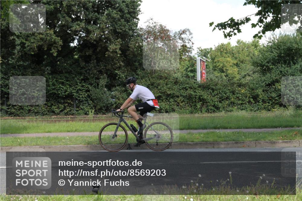 10.08.2025 - GEWOBA Citytriathlon Bremen Yannick Fuchs http://msf.ph/oto/8569203 10.08.2025 13:11:44 Radfahren 604, 635, 667, 750, 894, 933, 937, 966, 1017, 1032 meine-sportfotos.de