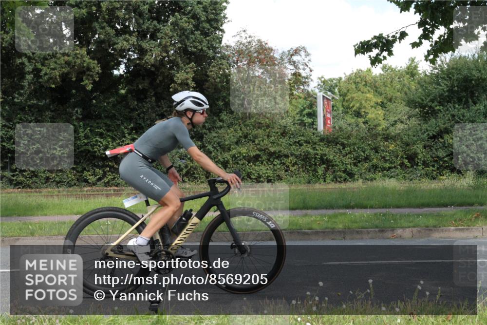 10.08.2025 - GEWOBA Citytriathlon Bremen Yannick Fuchs http://msf.ph/oto/8569205 10.08.2025 13:11:46 Radfahren 604, 635, 667, 750, 894, 933, 937, 966, 1017, 1032 meine-sportfotos.de